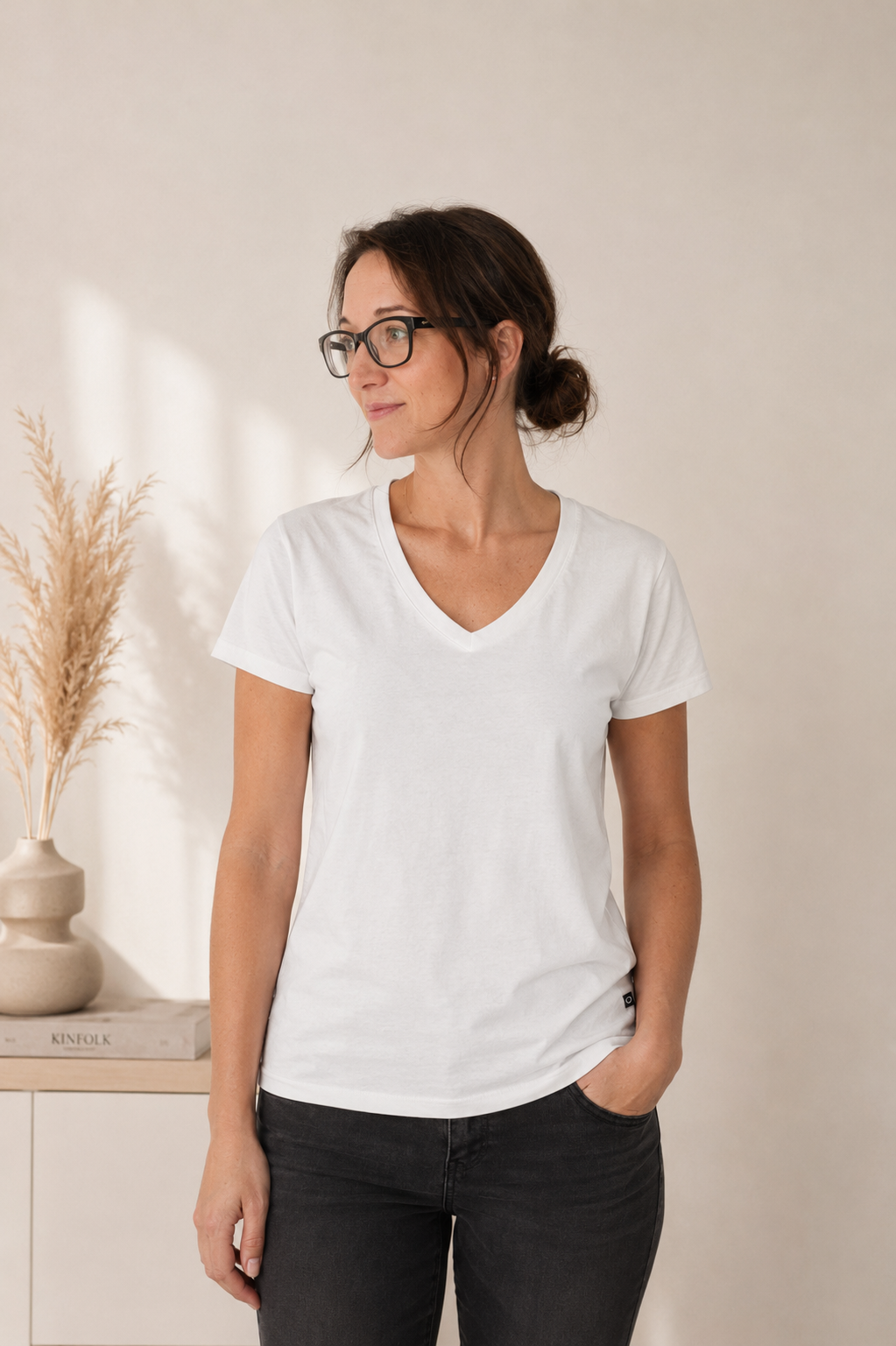 JESSOLA ESSENTIALS | Premium Organic V-neck T-shirt
