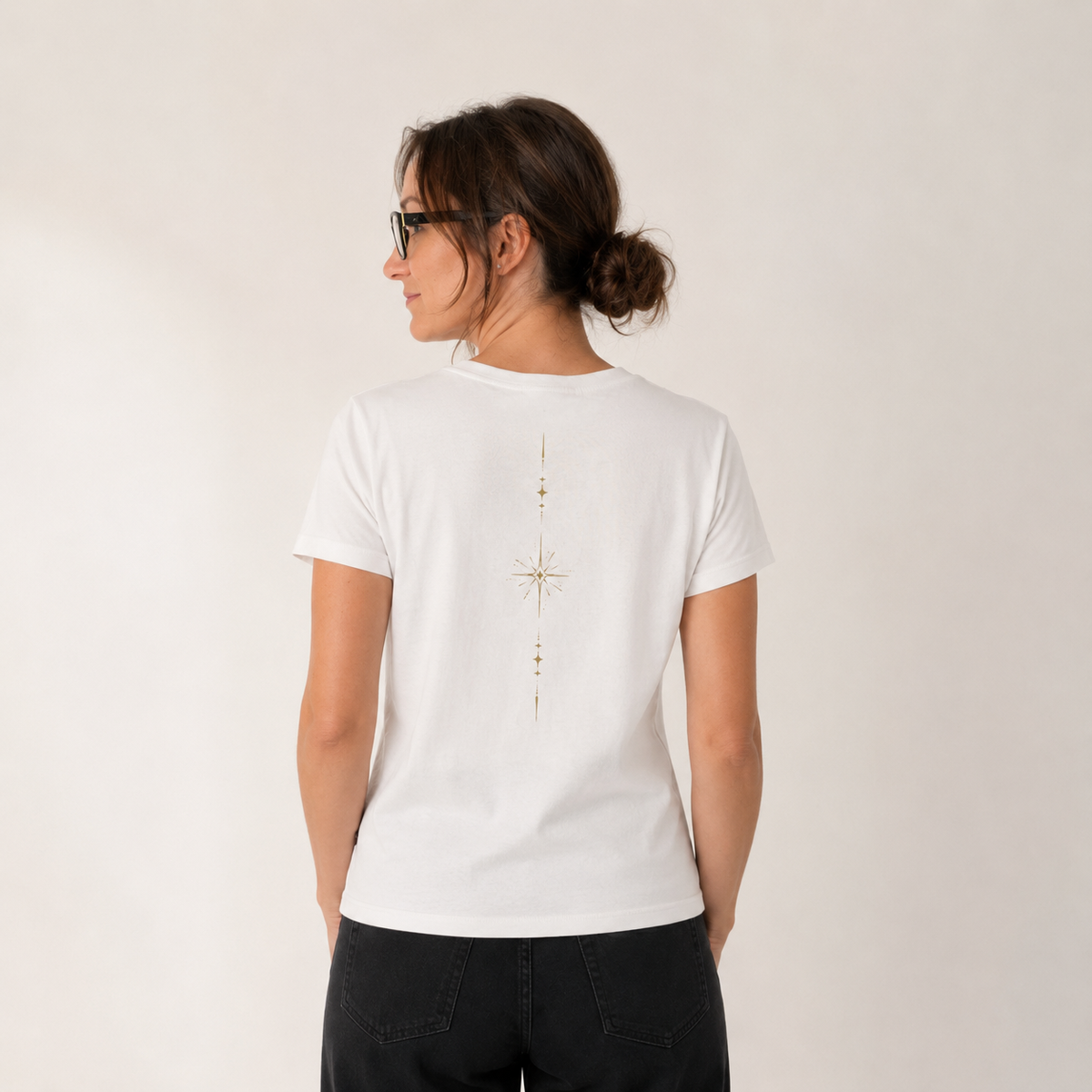 JESSOLA ESSENTIALS | Premium Organic V-neck T-shirt